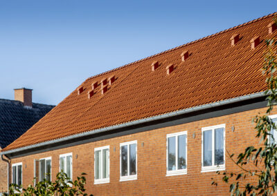 Renoveret tag på boligblok for Boligforeningen Lolland i Sakskøbing